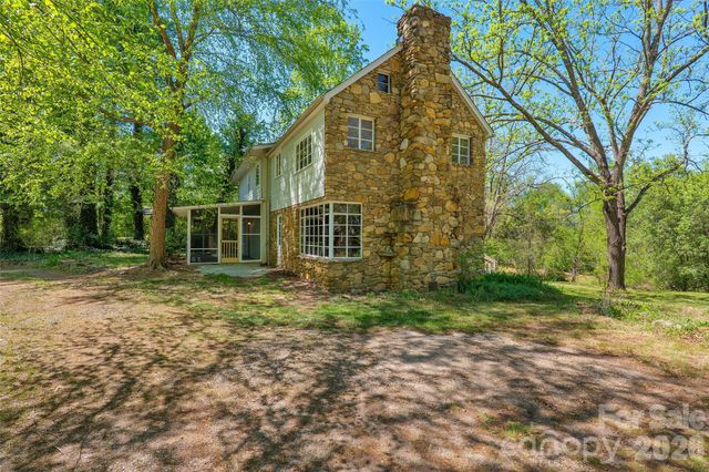112 Candler School Road, Candler, NC 28715