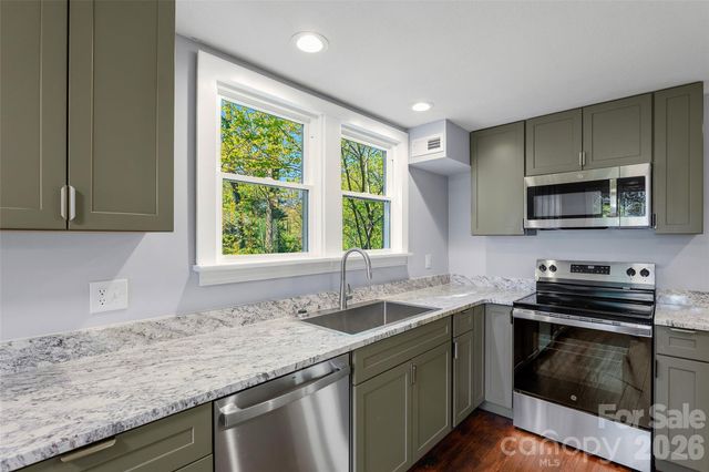 112 Candler School Road, Candler, NC 28715