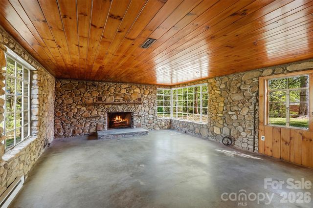 112 Candler School Road, Candler, NC 28715