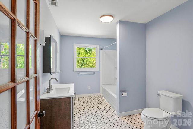 112 Candler School Road, Candler, NC 28715