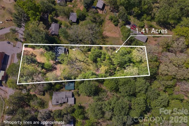 112 Candler School Road, Candler, NC 28715