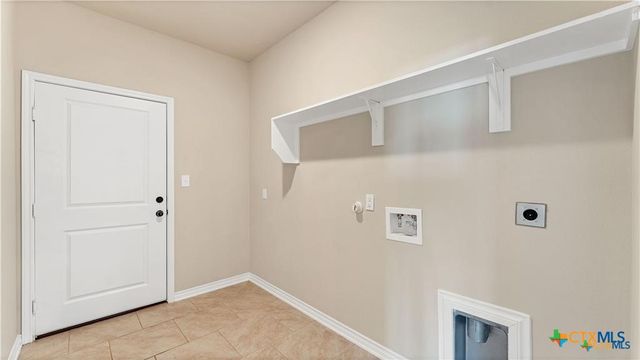 555 and 559 Bylerpool Road, Kingsbury, TX 78638