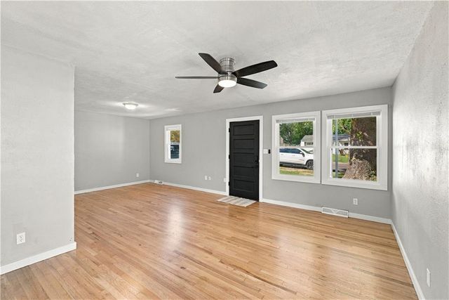 1615 N Dodgion Avenue, Independence, MO 64050