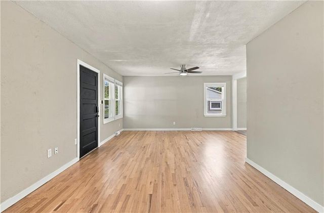1615 N Dodgion Avenue, Independence, MO 64050