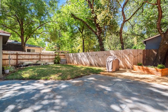 2623 Freebridge Street, Redding, CA 96001