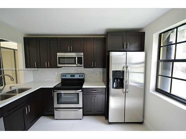 3571 Magellan Cir 341-4, Aventura, FL 33180