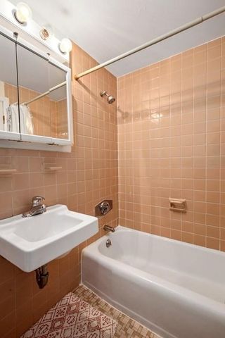 8 Old Colony 10, Arlington, MA 02476