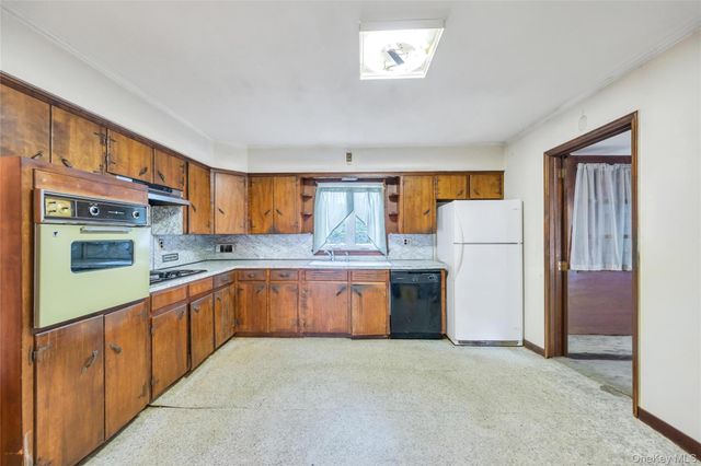 274 Johnson Avenue, Sayville, NY 11782