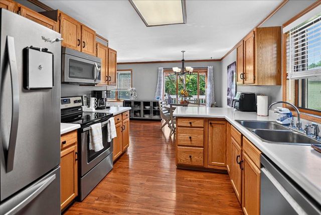 181 N Lexington Parkway, Deforest, WI 53532