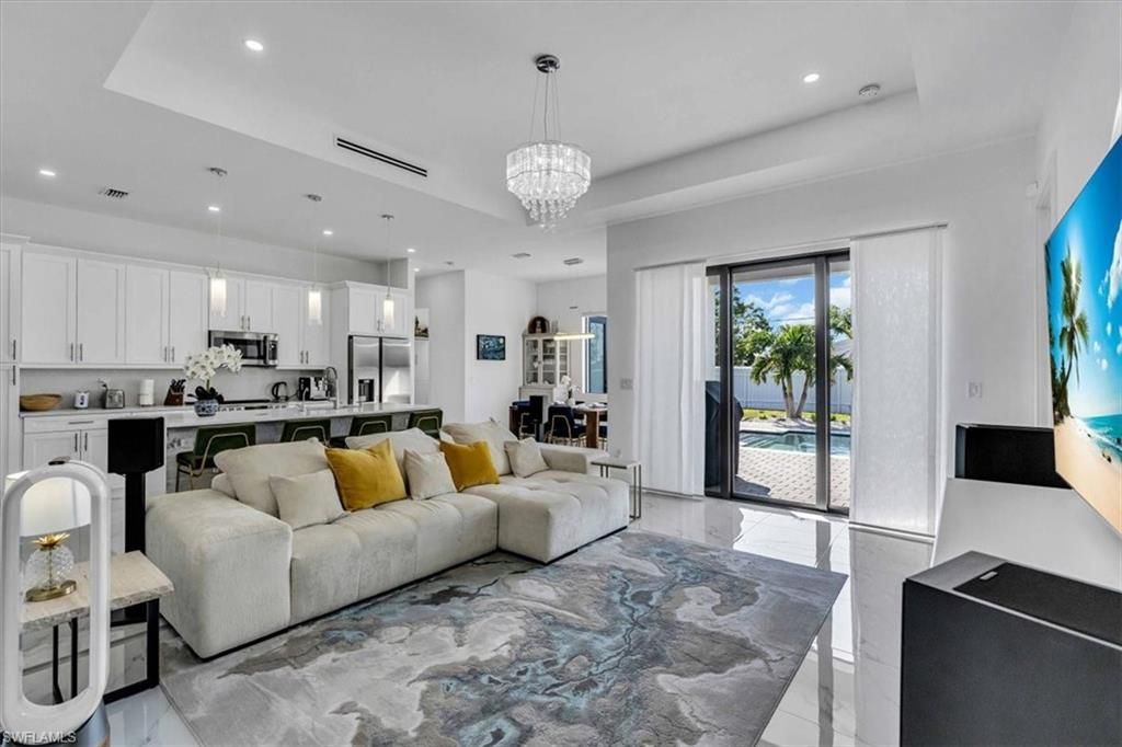 Image 10 of property listing at 116 SE 5th PL, Cape Coral, FL 33990