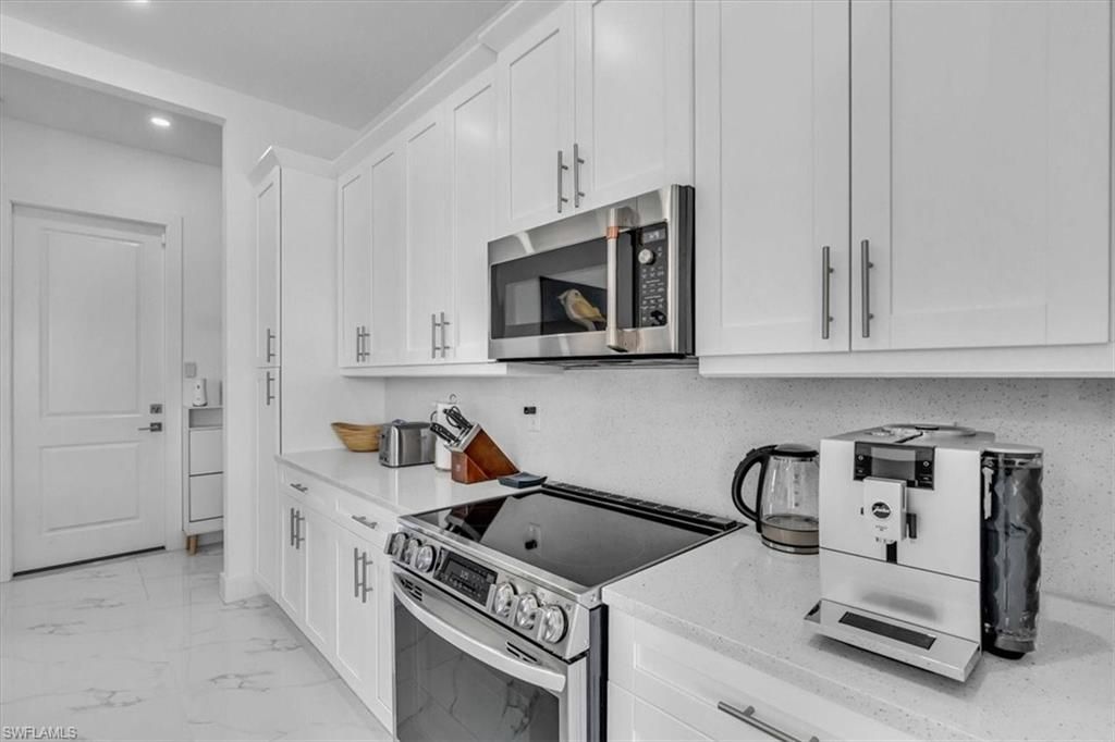 Image 16 of property listing at 116 SE 5th PL, Cape Coral, FL 33990