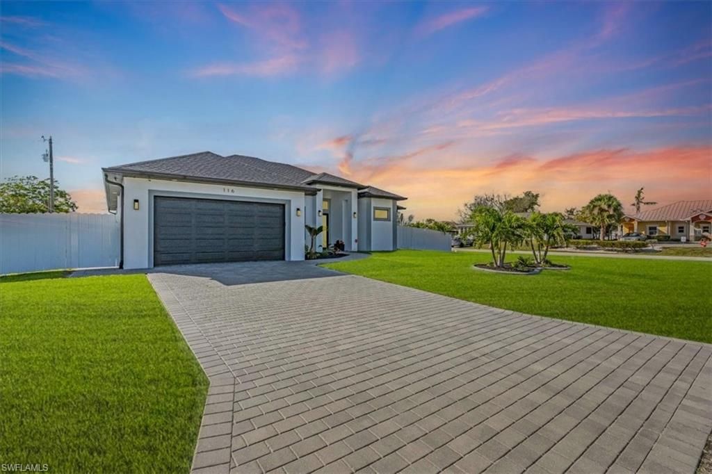 Image 3 of property listing at 116 SE 5th PL, Cape Coral, FL 33990
