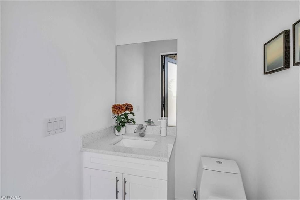 Image 31 of property listing at 116 SE 5th PL, Cape Coral, FL 33990