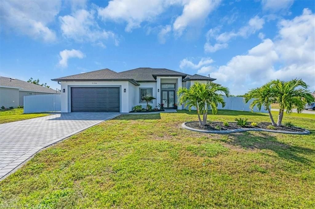 Image 5 of property listing at 116 SE 5th PL, Cape Coral, FL 33990