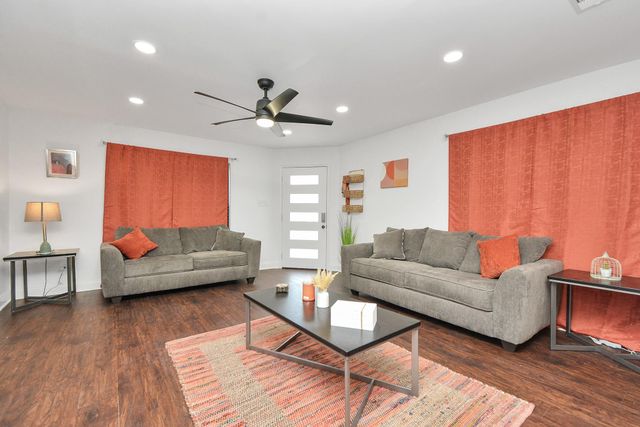 4841 Clover Street, Houston, TX 77033