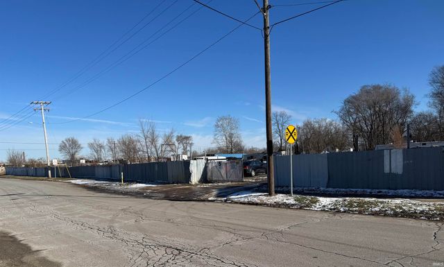 1530 S Walnut Street, South Bend, IN 46619