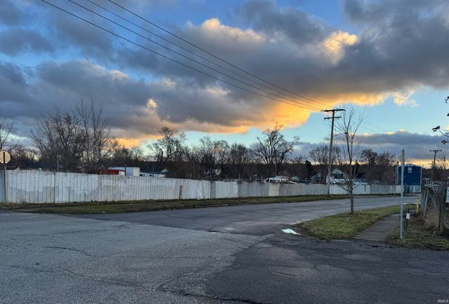 1530 S Walnut Street, South Bend, IN 46619