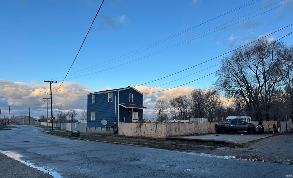 1530 S Walnut Street, South Bend, IN 46619