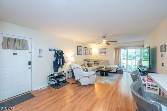 10 Parkside Ct, Wayne Twp., NJ 07470