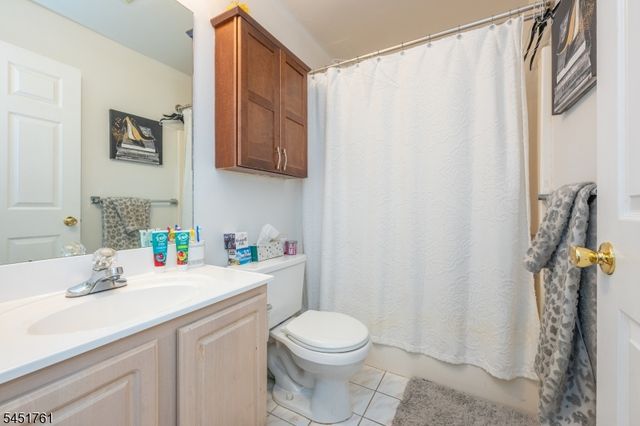 10 Parkside Ct, Wayne Twp., NJ 07470