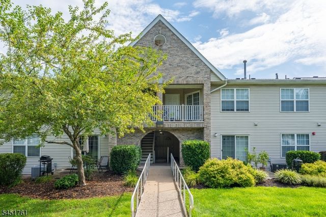 10 Parkside Ct, Wayne Twp., NJ 07470