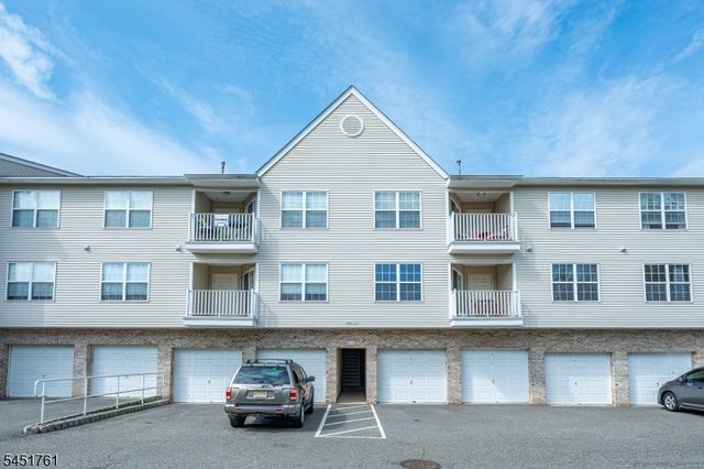 10 Parkside Ct, Wayne Twp., NJ 07470