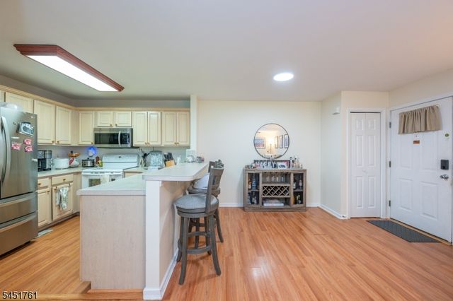 10 Parkside Ct, Wayne Twp., NJ 07470