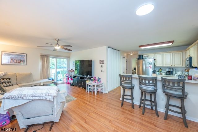 10 Parkside Ct, Wayne Twp., NJ 07470