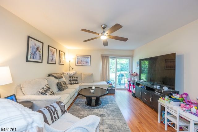 10 Parkside Ct, Wayne Twp., NJ 07470