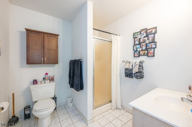 10 Parkside Ct, Wayne Twp., NJ 07470