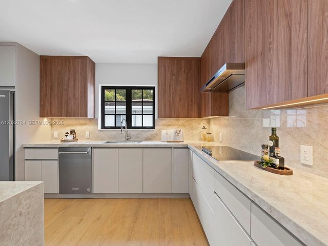 39 Palermo Ave, Coral Gables, FL 33134