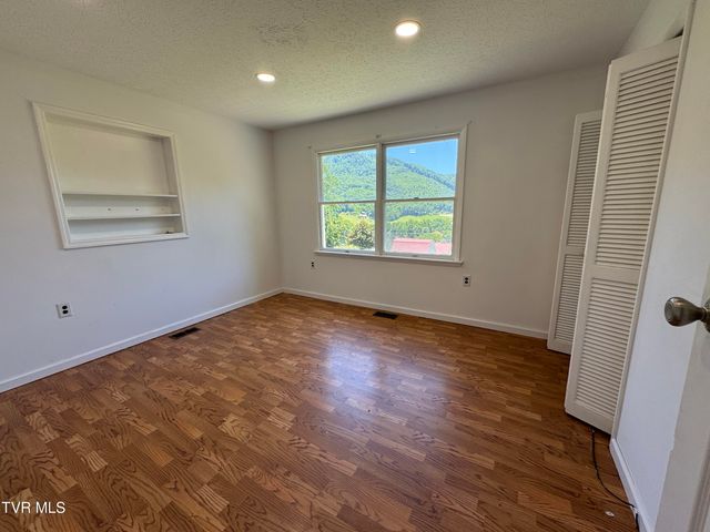 213 Yose Drive, Duffield, VA 24244