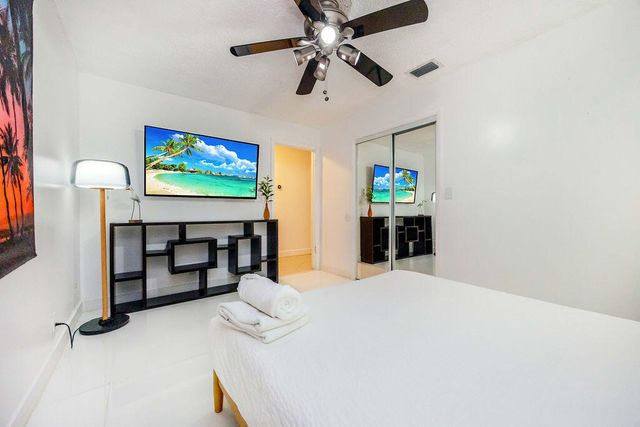 2024 PALMETTO Road, West Palm Beach, FL 33406
