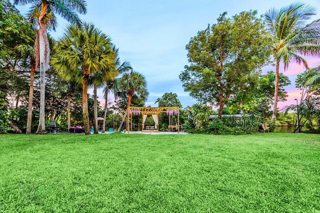 2024 PALMETTO Road, West Palm Beach, FL 33406