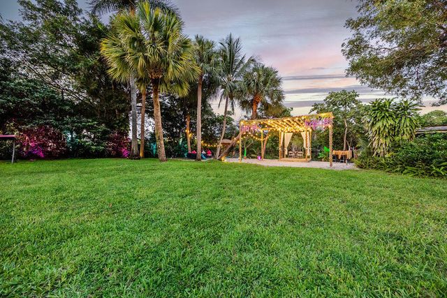 2024 PALMETTO Road, West Palm Beach, FL 33406