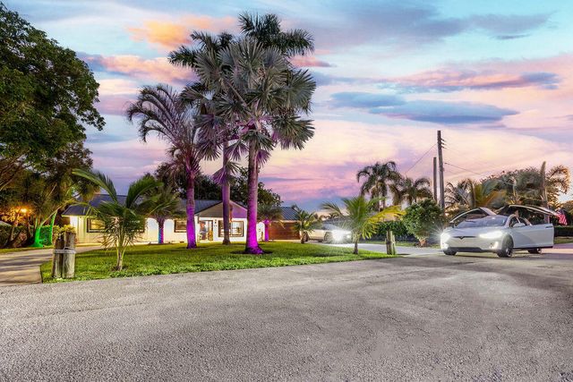 2024 PALMETTO Road, West Palm Beach, FL 33406