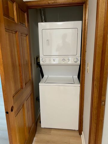 131 Newberry Avenue 1N, Libertyville, IL 60048