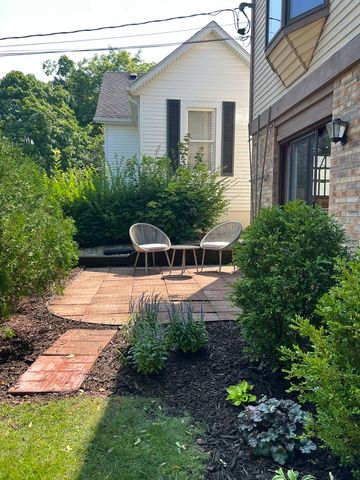 131 Newberry Avenue 1N, Libertyville, IL 60048