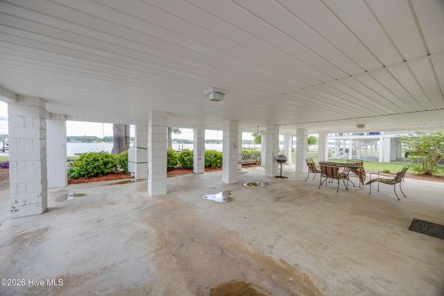 22 Oak Point Road, Chocowinity, NC 27817