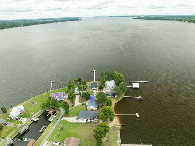 22 Oak Point Road, Chocowinity, NC 27817