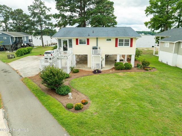 22 Oak Point Road, Chocowinity, NC 27817