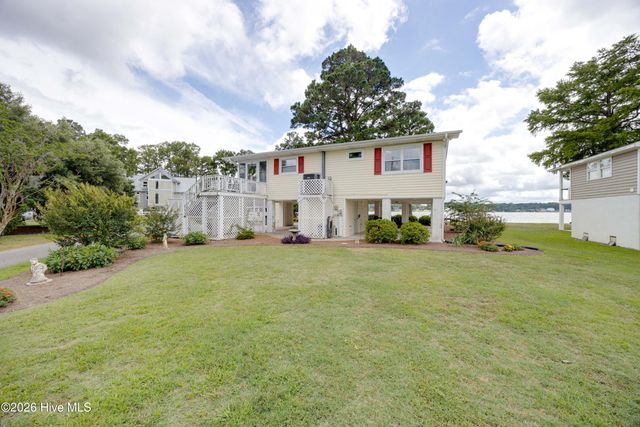 22 Oak Point Road, Chocowinity, NC 27817