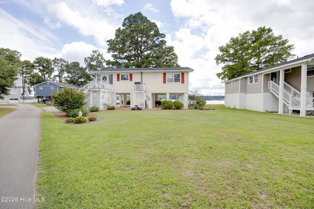 22 Oak Point Road, Chocowinity, NC 27817