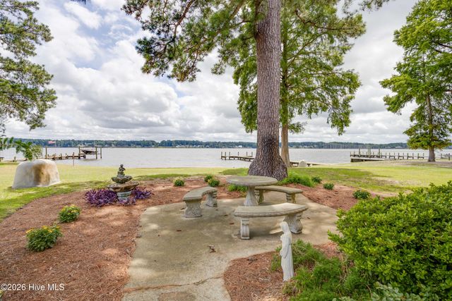 22 Oak Point Road, Chocowinity, NC 27817