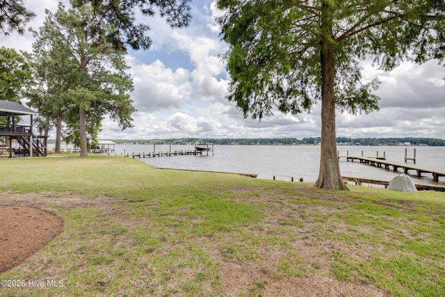 22 Oak Point Road, Chocowinity, NC 27817