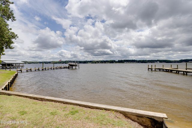 22 Oak Point Road, Chocowinity, NC 27817