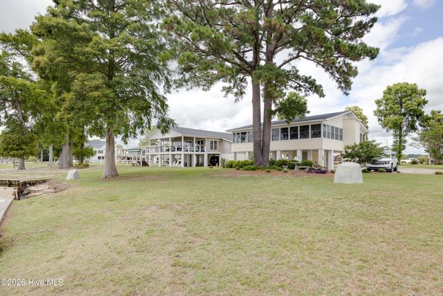 22 Oak Point Road, Chocowinity, NC 27817