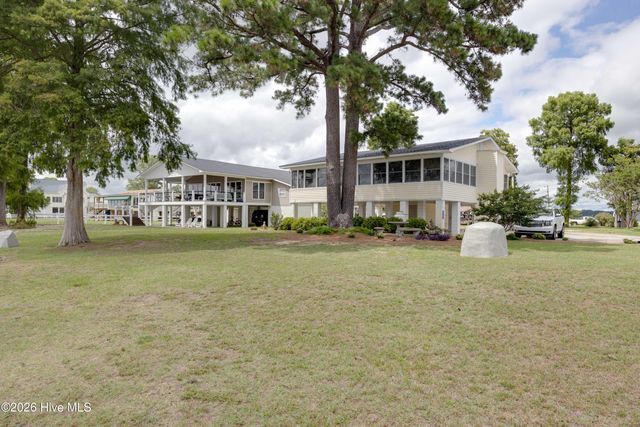 22 Oak Point Road, Chocowinity, NC 27817