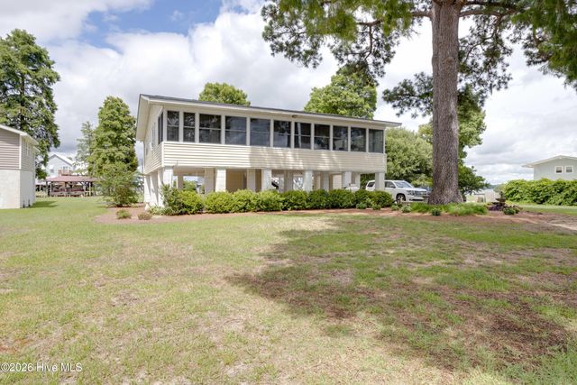 22 Oak Point Road, Chocowinity, NC 27817