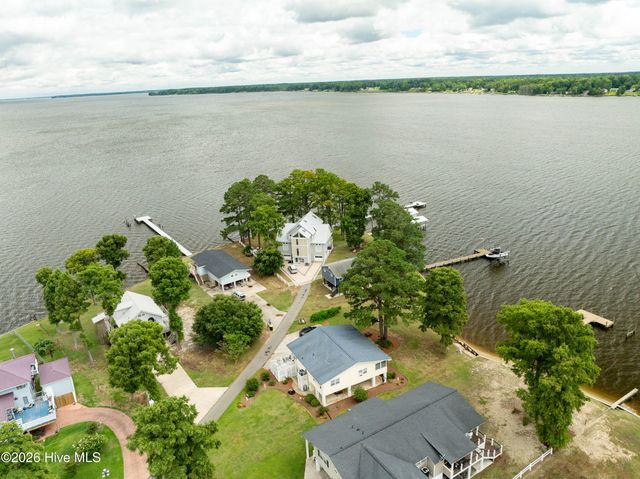 22 Oak Point Road, Chocowinity, NC 27817